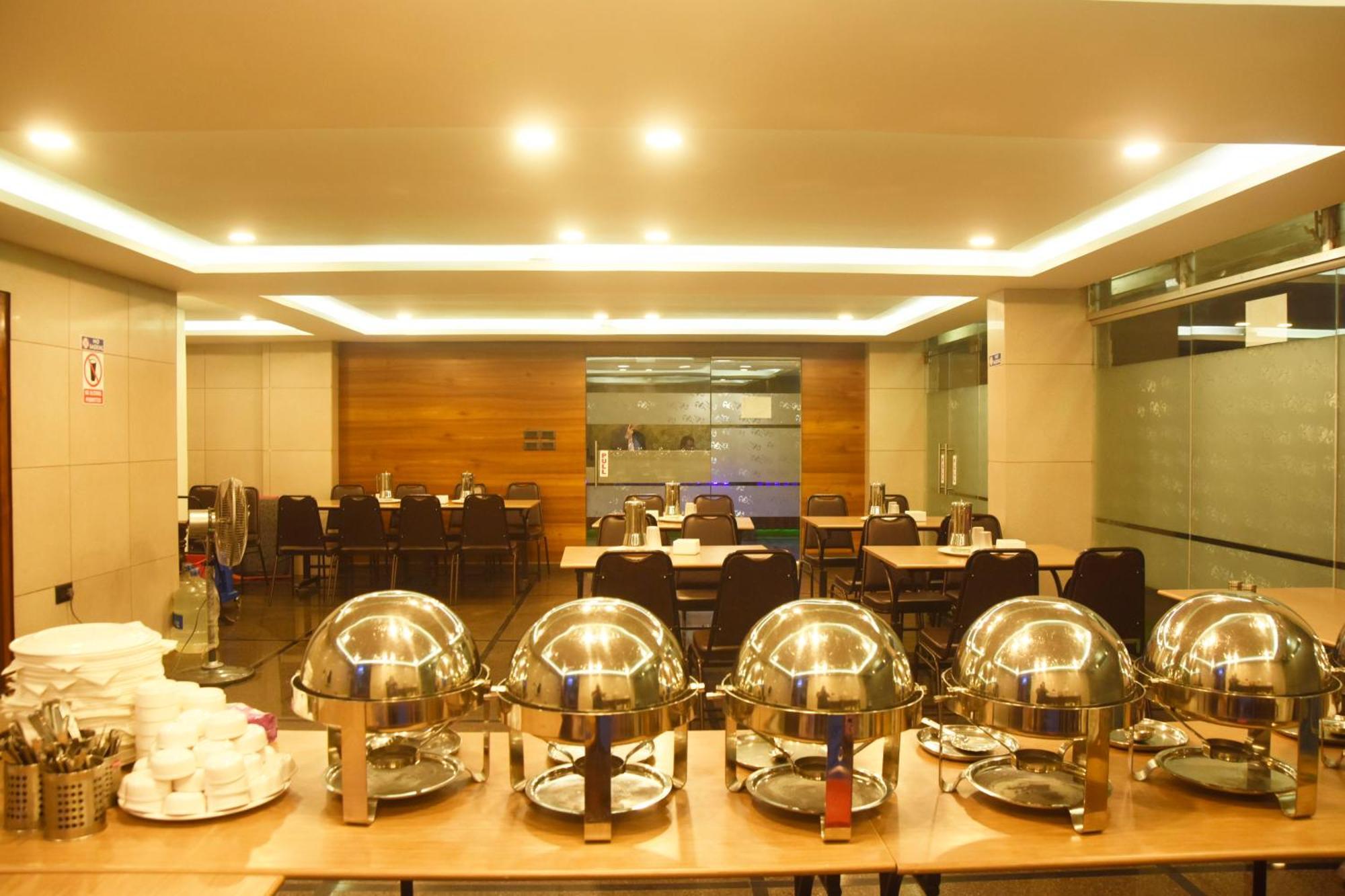 Hotel Om International 戈卡尔纳 外观 照片