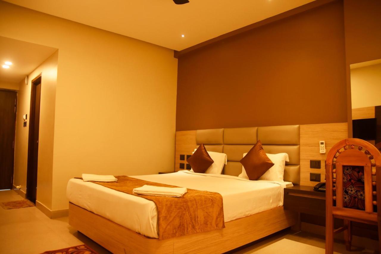 Hotel Om International 戈卡尔纳 外观 照片