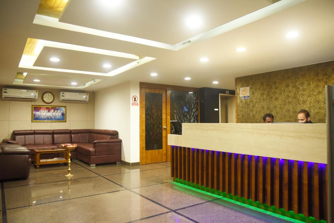 Hotel Om International 戈卡尔纳 外观 照片