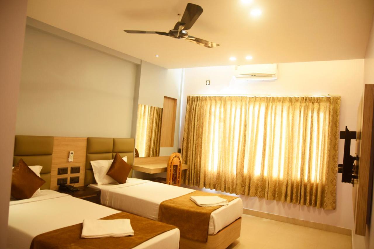 Hotel Om International 戈卡尔纳 外观 照片