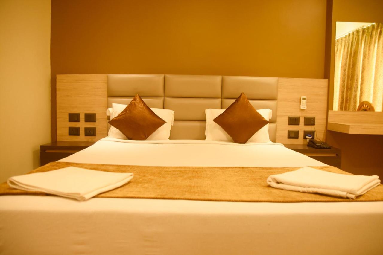 Hotel Om International 戈卡尔纳 外观 照片