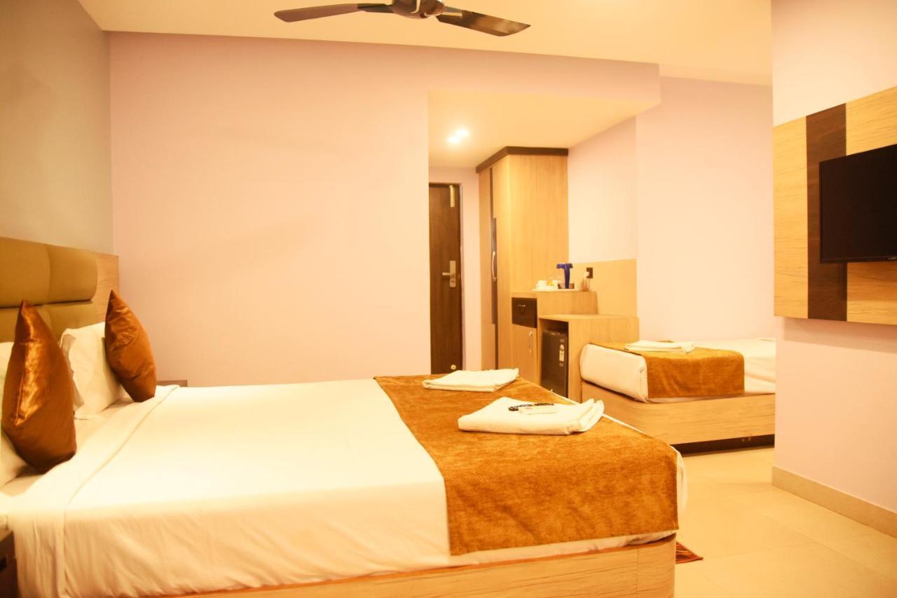 Hotel Om International 戈卡尔纳 外观 照片